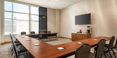 bright-lit and professional meeting room for all business meetings at Homewood Suites by Hilton Wilmington Downtown.