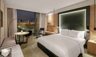 King bedroom with desk along the window at the Hilton Munich Airport.