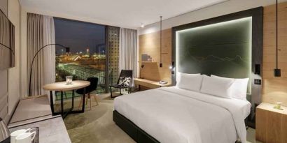 King bedroom with desk along the window at the Hilton Munich Airport.