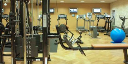 Fitness center at the Hilton Munich Airport.