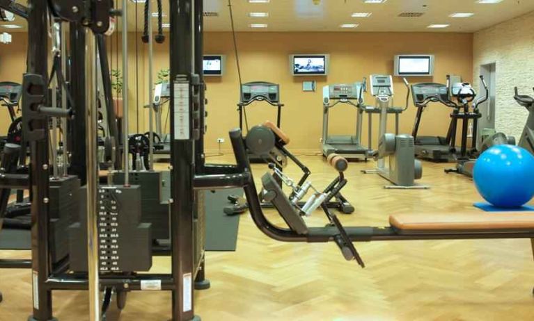 Fitness center at the Hilton Munich Airport.