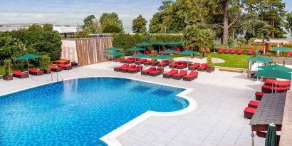 Outdoor pool with lounges at the Hilton Evian-les-Bains.