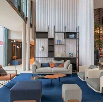 Bright lobby workspace with sofas at the Hilton Evian-les-Bains.