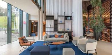 Bright lobby workspace with sofas at the Hilton Evian-les-Bains.