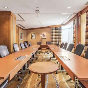 Meeting room with u shape table at the Hilton Paris Charles de Gaulle Airport.