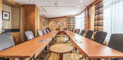 Meeting room with u shape table at the Hilton Paris Charles de Gaulle Airport.