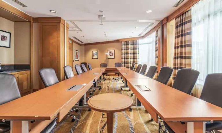 Meeting room with u shape table at the Hilton Paris Charles de Gaulle Airport.