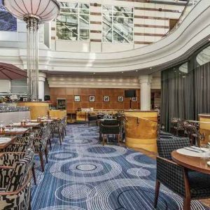 Restaurant area suitable as workspace at the Hilton Paris Charles de Gaulle Airport.