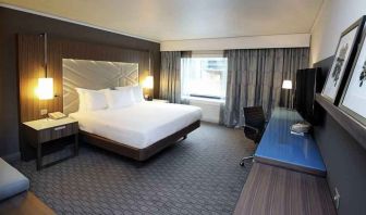 Spacious superior room with working station at the Hilton Paris La Defense.