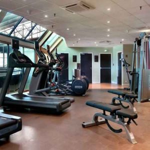 Fully equipped fitness center at the Hilton Paris La Defense.