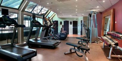 Fully equipped fitness center at the Hilton Paris La Defense.