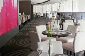 Dining area suitable as workspace at the Hilton Paris La Defense.