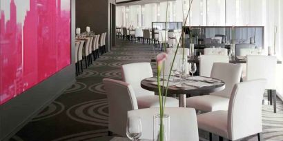 Dining area suitable as workspace at the Hilton Paris La Defense.