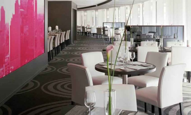 Dining area suitable as workspace at the Hilton Paris La Defense.