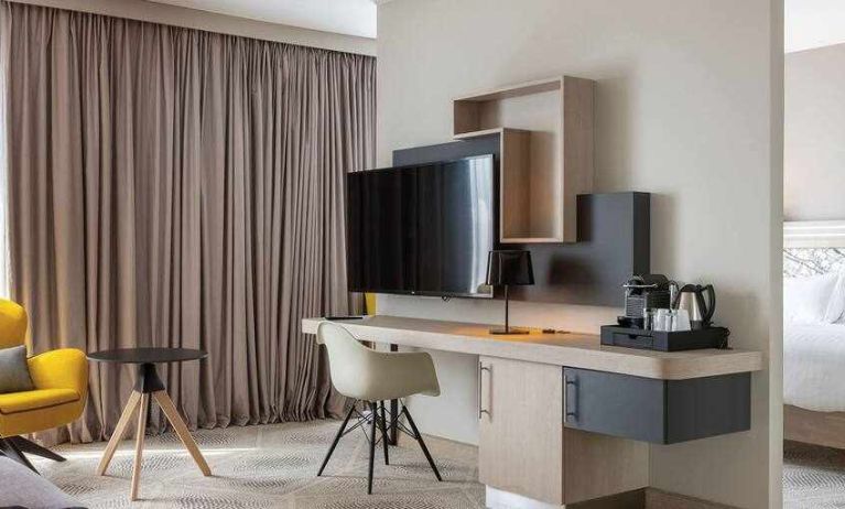 Spacious living room with working station at the Hilton Garden Inn Tours Centre.