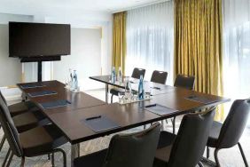 Meeting room with small u shape table at the Hilton Paris Opera.