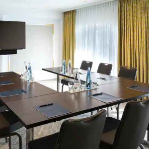 Meeting room with small u shape table at the Hilton Paris Opera.