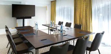 Meeting room with small u shape table at the Hilton Paris Opera.