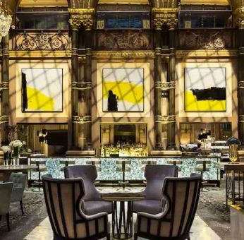 Elegant lobby workspace at the Hilton Paris Opera.