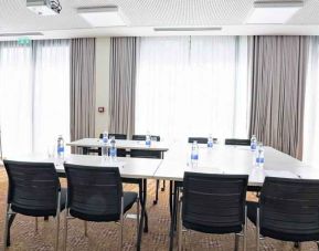 Meeting room with u shape table at the Hampton by Hilton Toulouse Airport.