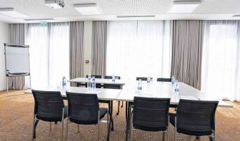 Meeting room with u shape table at the Hampton by Hilton Toulouse Airport.