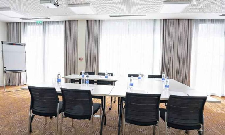 Meeting room with u shape table at the Hampton by Hilton Toulouse Airport.