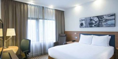 King bedroom with desk at the Hampton by Hilton Amsterdam Airport Schiphol.