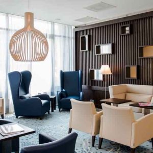 Hotel workspace suitable for co-working at the Hampton by Hilton Amsterdam Airport Schiphol.