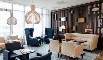 Hotel workspace suitable for co-working at the Hampton by Hilton Amsterdam Airport Schiphol.