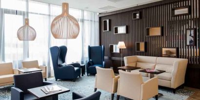 Hotel workspace suitable for co-working at the Hampton by Hilton Amsterdam Airport Schiphol.