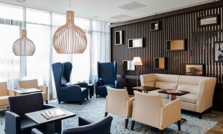 Hotel workspace suitable for co-working at the Hampton by Hilton Amsterdam Airport Schiphol.