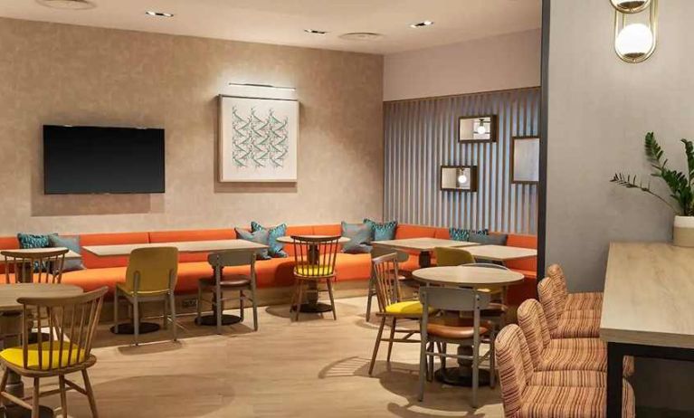 spacious lounge and lobby area ideal as a coworking space at Hampton by Hilton Torquay.