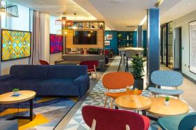 spacious and well lit lounge and coworking space at Hampton by Hilton London Park Royal.