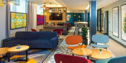 spacious and well lit lounge and coworking space at Hampton by Hilton London Park Royal.