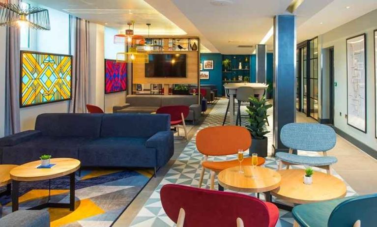 spacious and well lit lounge and coworking space at Hampton by Hilton London Park Royal.