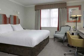 beautiful king room with TV and workspace at DoubleTree by Hilton York.