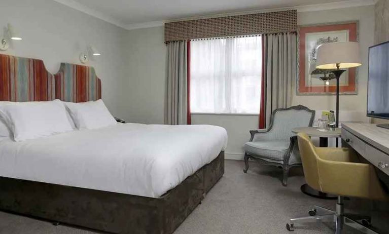 beautiful king room with TV and workspace at DoubleTree by Hilton York.