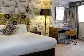 lovely delux king room with work desk ideal for working remotely at DoubleTree by Hilton York..