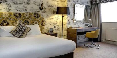 lovely delux king room with work desk ideal for working remotely at DoubleTree by Hilton York..