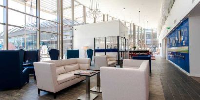 Lobby workspace at the Hampton by Hilton Amsterdam Arena Boulevard.