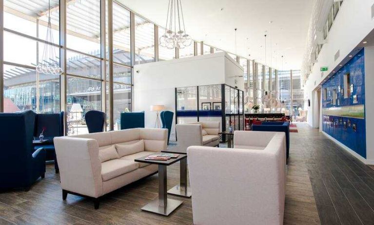 Lobby workspace at the Hampton by Hilton Amsterdam Arena Boulevard.