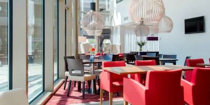 Hotel workspace with chairs and tables at the Hampton by Hilton Amsterdam Arena Boulevard.