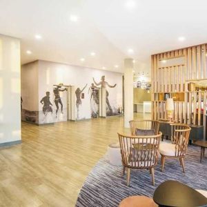 comfortable lobby-lounge area ideal for coworking at Hampton by Hilton Blackpool.