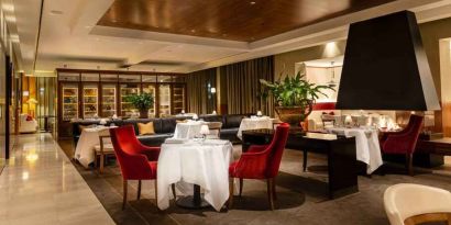 Dining area perfect for co-working at the Hilton Amsterdam.