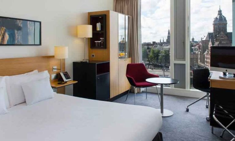 Queen room with view and desk at the DoubleTree by Hilton Amsterdam Centraal Station.