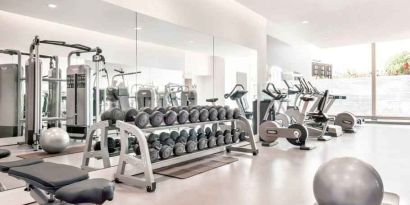 Fully equipped fitness center at the Hilton Rotterdam.