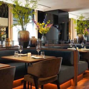 Dining area perfect for co-working at the Hilton The Hague.