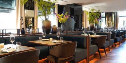 Dining area perfect for co-working at the Hilton The Hague.