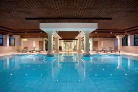 Relaxing indoor pool at the DoubleTree by Hilton Royal Parc Soestduinen.