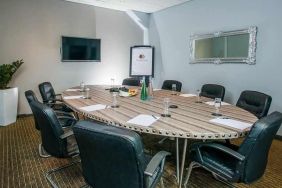 professional meeting room at DoubleTree by Hilton Bristol South - Cadbury House.